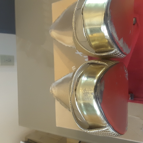 Christian LouBoutin Gold Shoes - Picture 4 of 10